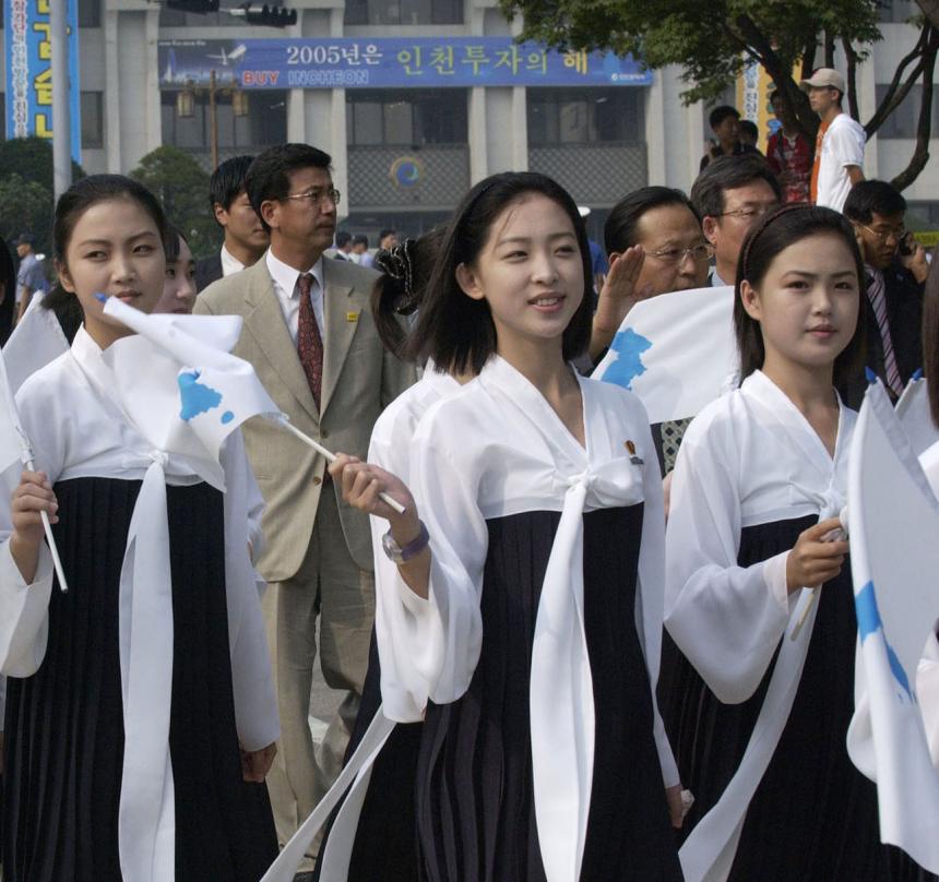 북한응원단으로 참석했던 리설주 여사 (사진 오른쪽) / 사진=인천시