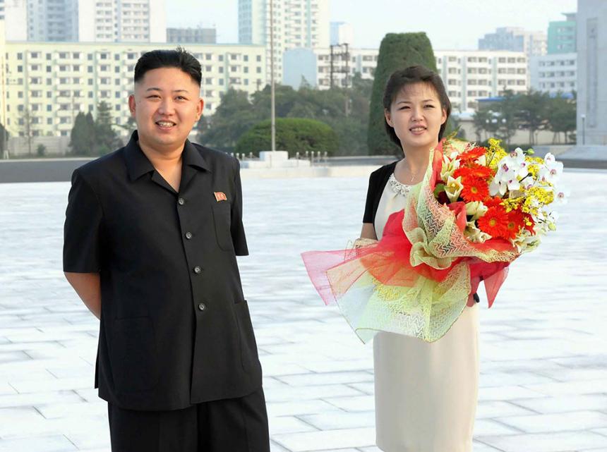 북한 매체를 통해 공식적으로 공개됐던 김정은-리설주 부부 사진