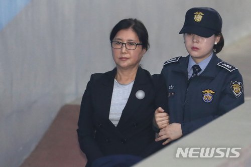 ‘사건일지’ ‘박근혜 공범’ 최순실, ‘국정농단’ 2심서 ‘정유라 면회’ 요구…재판부에 고함 “확실히 얘기해 달라” / 뉴시스