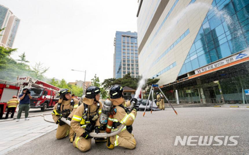 15일 오후 서울 양천구 목동 일대에서 진행된 ‘양천구 재난대응 안전한국훈련’ (사진 =양천구 제공) / 뉴시스