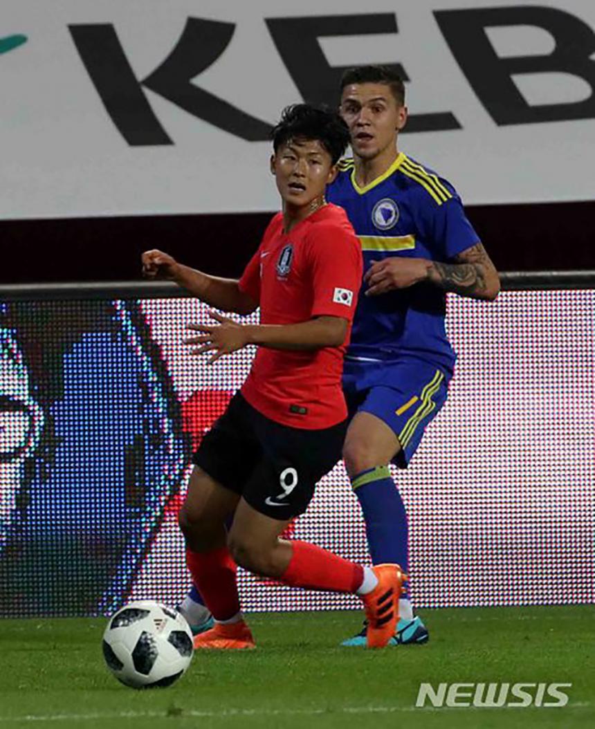 축구 국가대표 평가전 대한민국-보스니아 헤르체고비나의 경기, 한국 이승우가 상대 수비를 피해 공격을 하고 있다. 2018.06.01. / 뉴시스