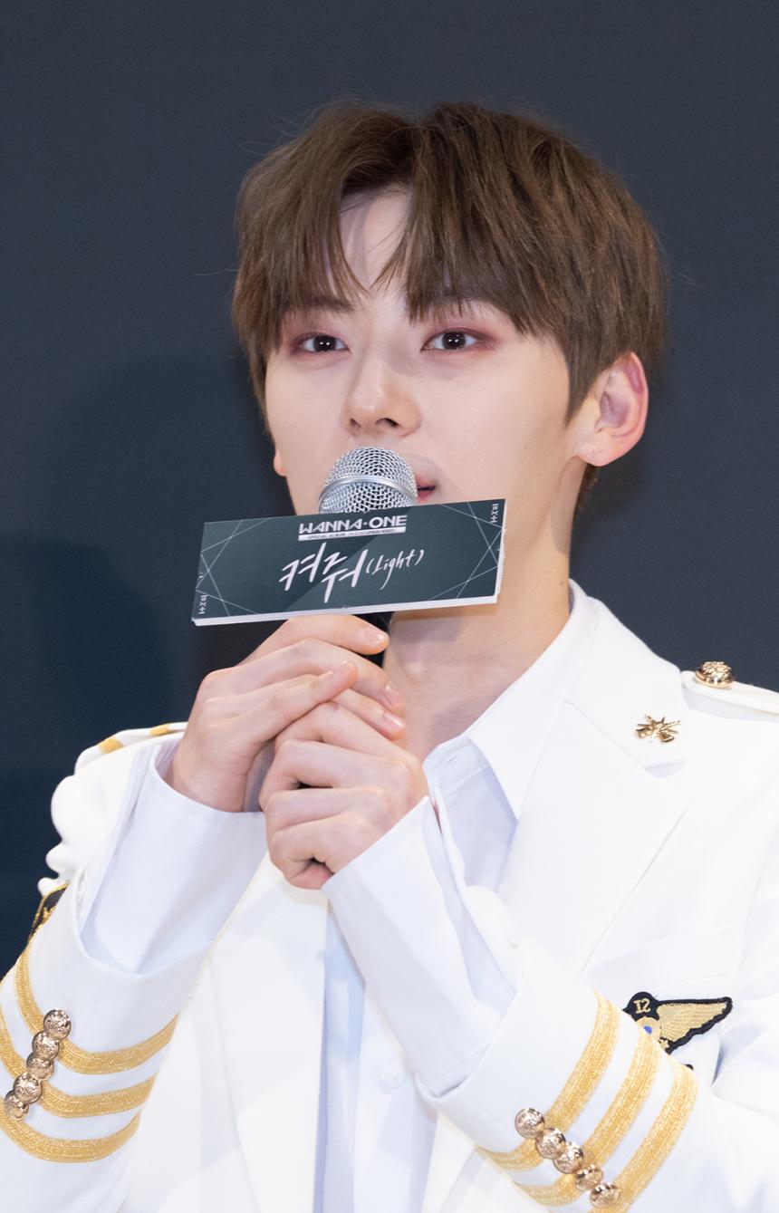 워너원(Wanna One) 황민현 / 스윙엔터테인먼트