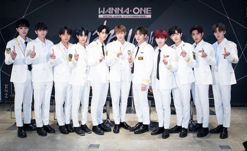 워너원(Wanna One) / 스윙엔터테인먼트