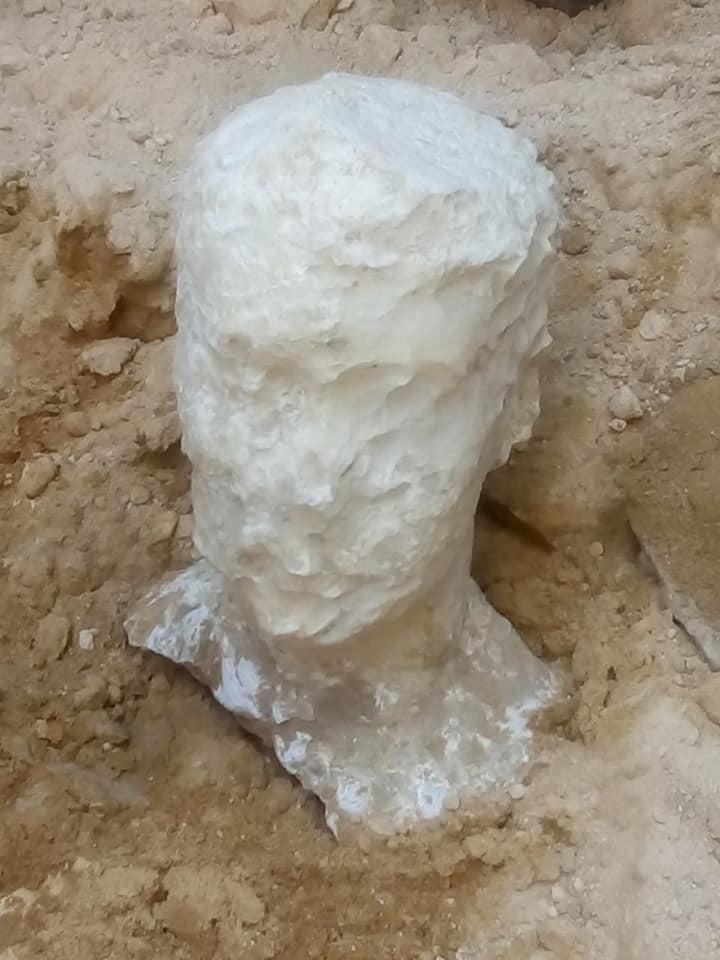 이집트 알렉산드리아에서 발견된 대형 석관의 모습 / moantiquities