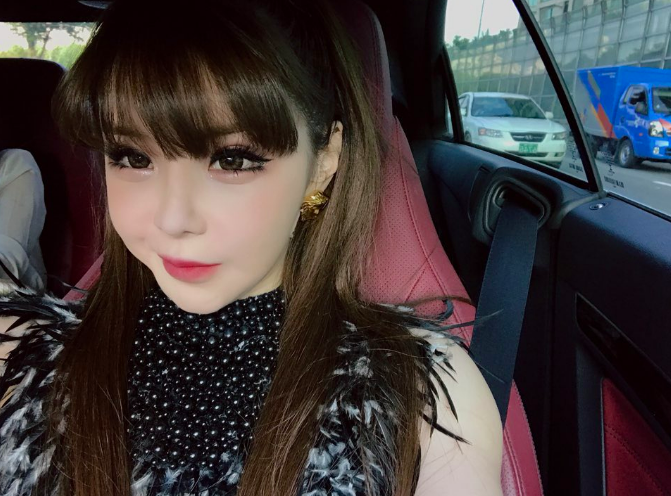 박봄 SNS