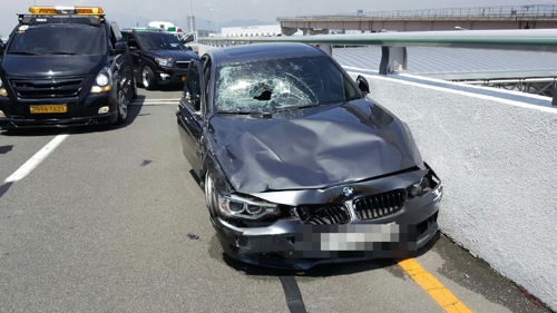 김해공항 사고차량 BMW