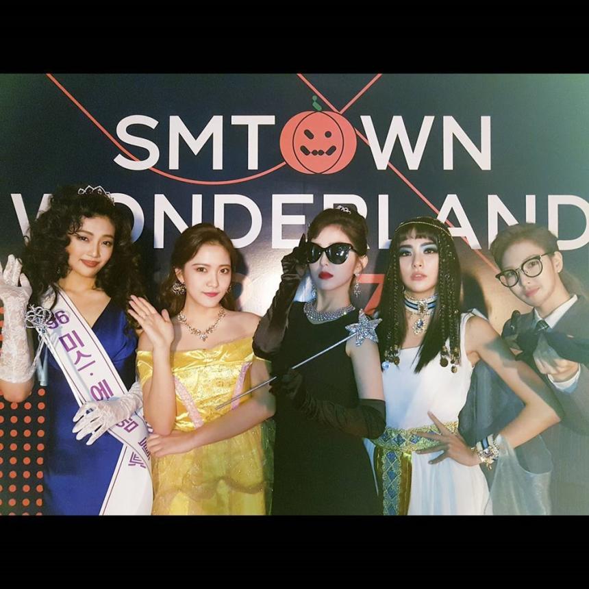 레드벨벳(Red velvet) 조이-예리-아이린-슬기-웬디 / SM TOWN 공식 인스타그램