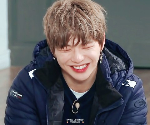 워너원(Wanna One) 강다니엘 / 온라인 커뮤니티