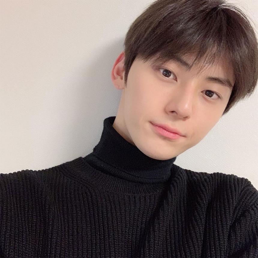 황민현 인스타그램