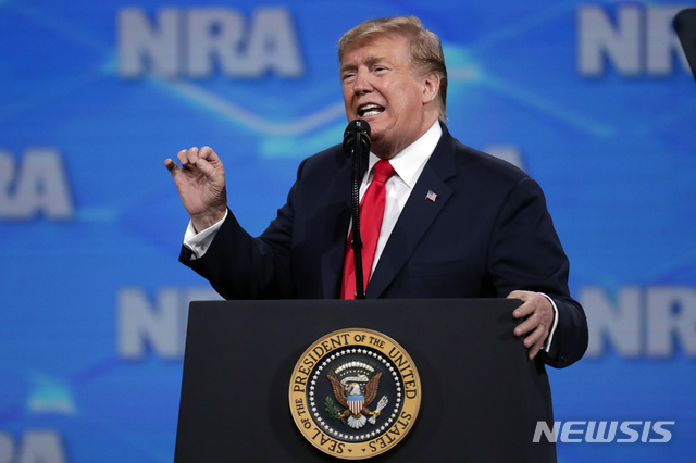 트럼프 대통령이 26일 인디애나폴리스에서 열린 NRA 행사에서 연설 중인 모습. 2019.04.28. AP/뉴시스