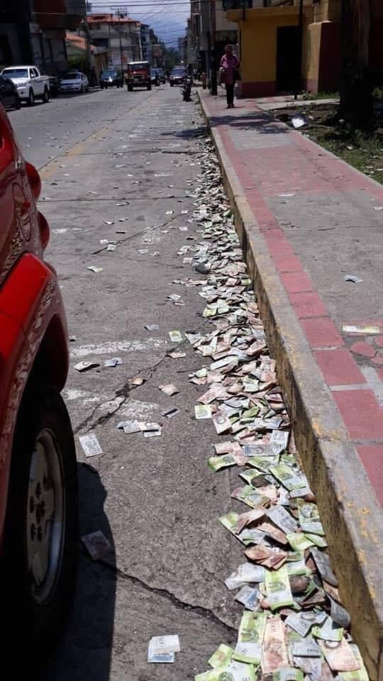 화폐 가치가 폭락한 모습의 베네수엘라 / 온라인 커뮤니티