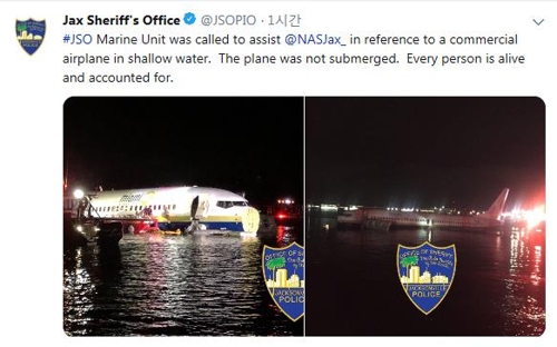 미국 플로리다 세인트존스강에 빠진 보잉 737 여객기.[잭슨빌 보안관실 트위터 캡처]