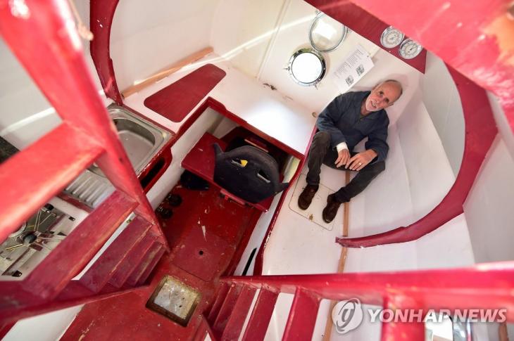 원통형 배럴 캡슐 내부 [AFP=연합뉴스]