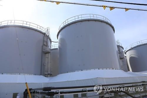 폐로작업이 진행 중인 후쿠시마(福島) 제1원전 내부에 있는 오염수 탱크 / 연합뉴스