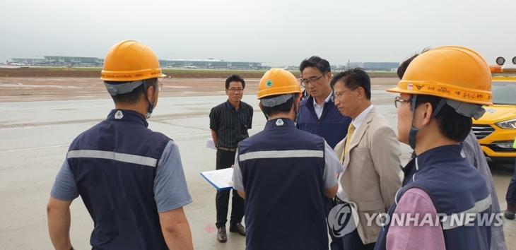 인천공항 점검 모습 / 연합뉴스