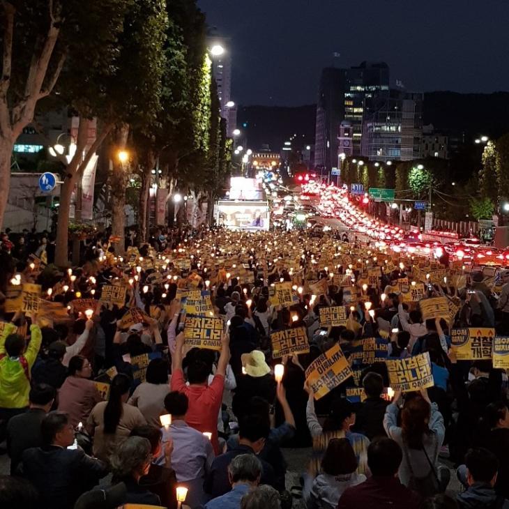 서울중앙지검 앞 검찰개혁 촛불집회 현장. 2019.9.21 / 사진=이정렬 변호사 페이스북