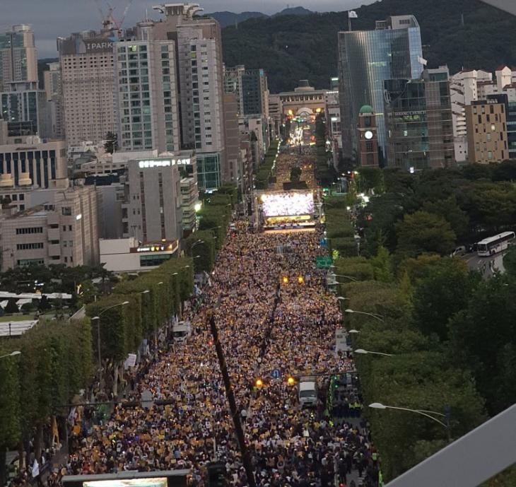 서초동 검찰개혁 촛불집회 현장 / 인터넷커뮤니티