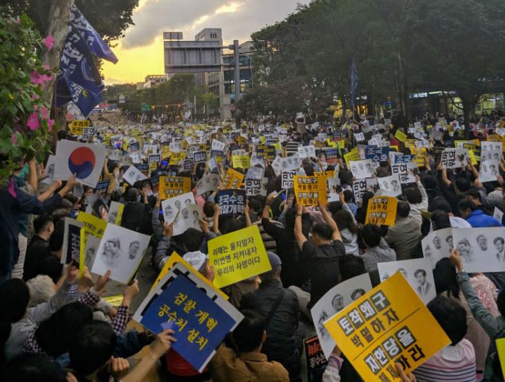 서초동 검찰개혁 촛불집회 현장 / 인터넷커뮤니티