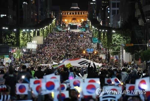 서초동 '검찰개혁 조국수호' 대규모 촛불집회 / 연합뉴스