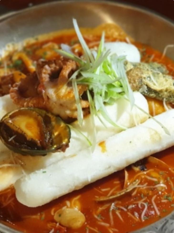 출처 : 강남 가마솥스테이크연포탕·낙지떡볶이·낙지김치·신선로떡볶이 맛집 네이버 플레이스