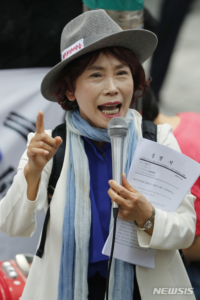 주옥순 엄마부대 대표가 8일 서울 종로구 일본대사관 앞에서 기자회견을 열고 "문재인 정부가 일본 정부에 사과해야 한다"며 발언하고 있다. 2019.08.08. / 뉴시스