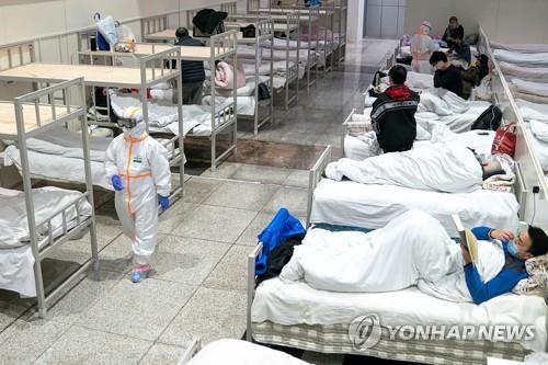 중국 후베이성 우한의 한 임시병원 내 병동 [로이터=연합뉴스]