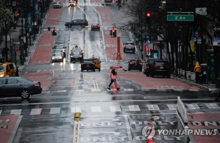 코로나19 확산으로 인적이 끊기 뉴욕시 거리 [AFP=연합뉴스]