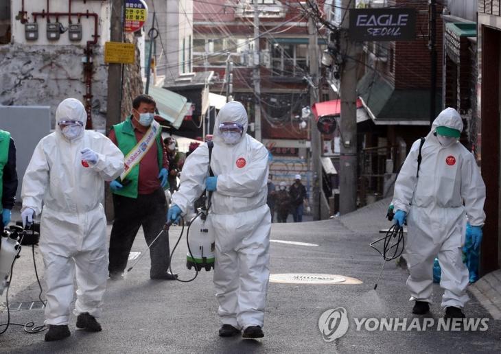 이태원 일대 방역 [연합뉴스 자료사진]