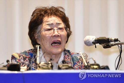 이용수 할머니 대구서 두번째 기자회견. 일본군 위안부 피해자 이용수(92) 할머니가 25일 오후 대구 수성구 만촌동 인터불고 호텔에서 기자회견을 하고 있다. 2020.5.25 / 연합뉴스