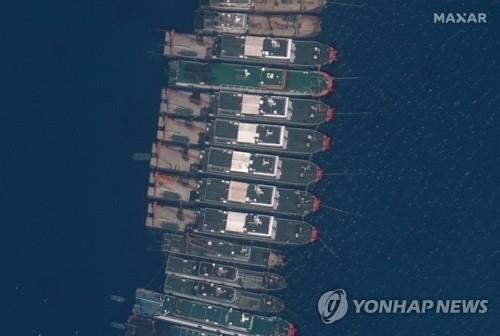 남중국해에 떼지어 정박 중인 중국 선박들 [EPA=연합뉴스 자료사진]