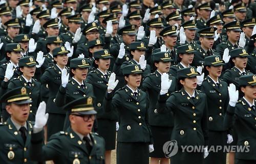 여군 포함 장교 임관식 [연합뉴스 자료사진]