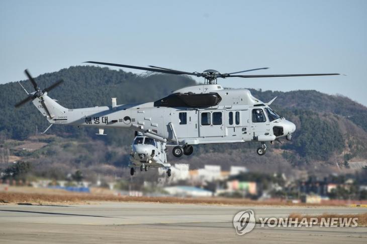 착륙 중인 해병대 상륙기동헬기 1·2호기 [해병대 제공]