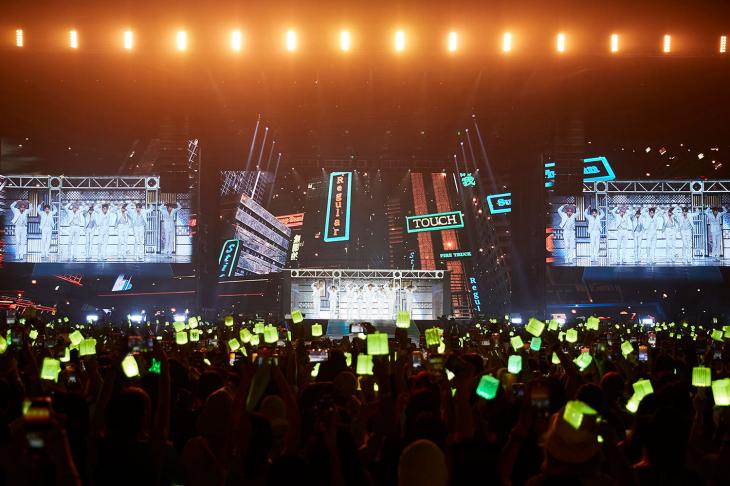 '데뷔 6주년' NCT127, 두 번째 월드 투어 '싱가포르 콘서트' 9천여 열광 / sm