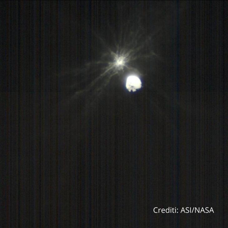 다이모르포스와 그 밑의 소행성 '디디모스'(Didymos)[출처 ASI·NASA]