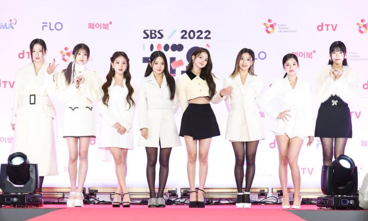 Uhd포토 프로미스나인 ‘각선미 뽐낸 레드카펫 패션 2022 Sbs 가요대전 최규석 기자 톱스타뉴스 1567