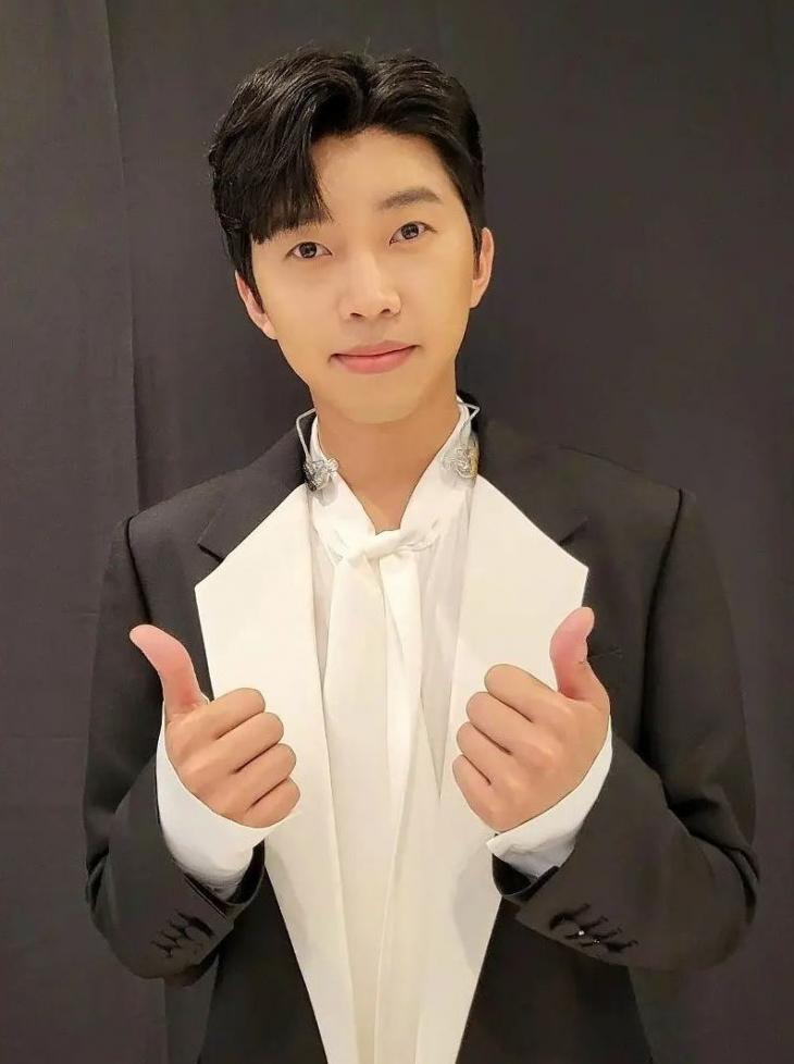 [팬튜브] 임영웅, 노래로 되돌아본 나의 젊은 청춘…"최고의 뮤지션 킹영웅으로 인해 우리 인생은 영웅길이고 우주길"