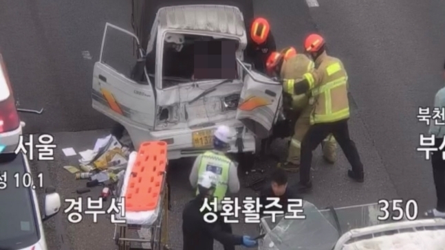 지난 3월 24일 충남 천안시 경부고속도로 서울 방향 북천안 IC에서 화물차 3대가 추돌하는 사고가 발생해 1명이 사망하고 2명이 부상을 입었다. 해당 사고 원인은 보복운전으로 밝혀졌다. 사진=천안서북소방서 제공
