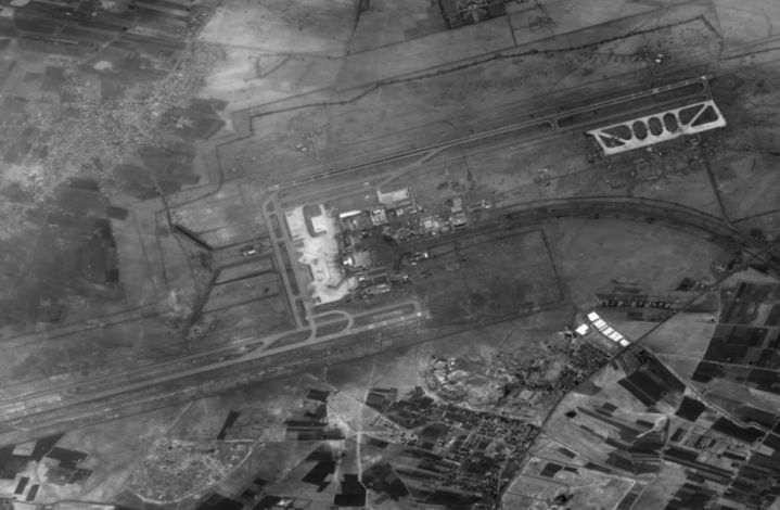[서울=뉴시스]이스라엘군이 12일 시리아 수도 다마스쿠스와 북부 도시 알레포의 공항을 공습. 두 공항의 활주로들이 훼손됐다고 시리아의 친정부 매체들이 보도했다. 이스라엘의 공습을 받은 다마스쿠스 국제공항의 모습. 사진 출처 : 예루살렘 포스트 2023.10.15.