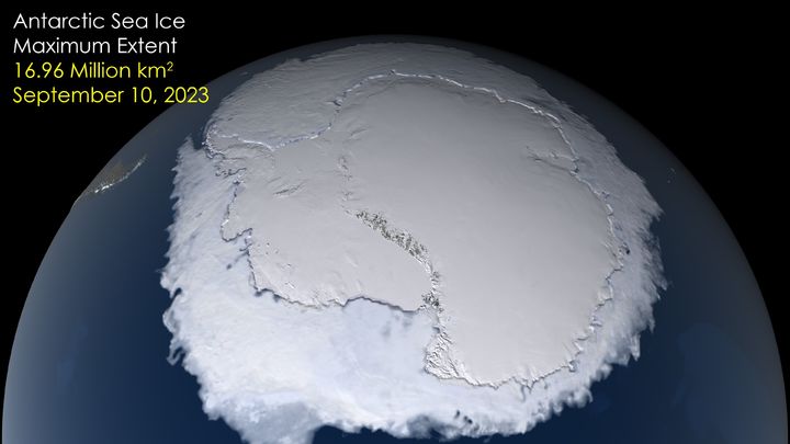 [서울=뉴시스] 기후변화로 인한 지구 온난화를 막기 위해 아무리 노력해도 '서남극 빙상'의 붕괴를 막는 것은 이미 늦었다는 연구 결과가 발표됐다고 미국 스페이스닷컴이 25일(현지시간) 전했다. 사진은 미국 항공우주국(NASA)가 인공위성에서 촬영한 지난 9월 남극의 최대 해빙의 모습. (사진=미국 항공우주국) 2023.10.26.