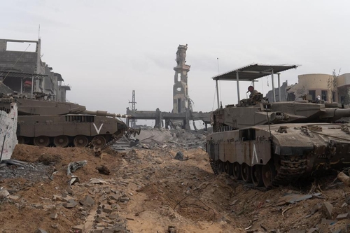가자지구에서 기동중인 이스라엘군 탱크[이스라엘군 제공]
