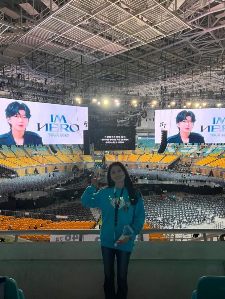 서울 '우주탐험 일기' 임영웅, 폼 나는 콘서트에서 히어로 손 터치로 축복받은 '귀염 뽀짝 영시'