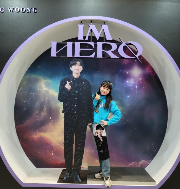 대구 콘서트 '우주탐험 일기' 임영웅, "나 임영웅 친필 사인받은 행운의 여자야~"