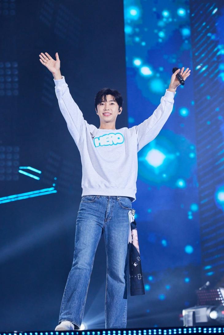 부산 콘서트 '우주탐험 일기' 임영웅, "제 나이 70평생 인생에 이런 순간이 있을 줄이야!"