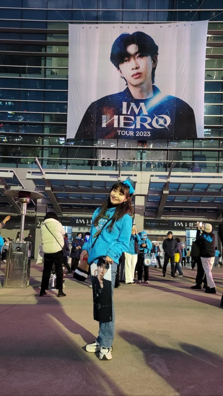 부산 콘서트 '우주탐험 일기' 임영웅, 우주로 수학여행 가는 영웅시대 소녀들 패스포트 챙겨주는 임대장