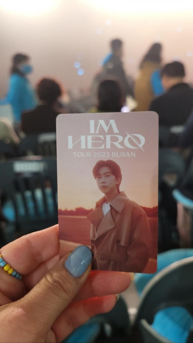 부산 콘서트 '우주탐험 일기' 임영웅, 우주로 수학여행 가는 영웅시대 소녀들 패스포트 챙겨주는 임대장