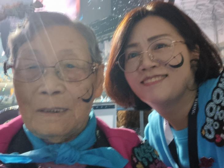'우주탐험 일기' 임영웅, 요양원에서 영웅이 할머니로 불리는 92세 할머니의 생애 처음 콘서트 "영웅님 감사합니다"