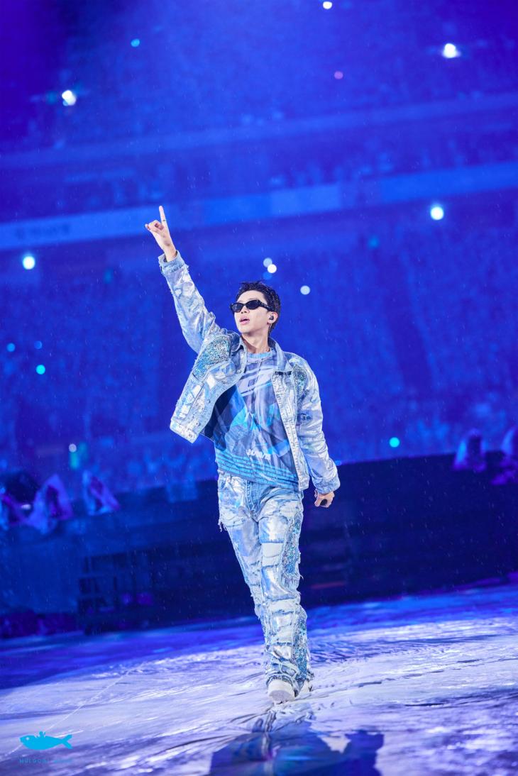 임영웅, 상암 콘서트 '홈' 라이브 클립…올림픽 개막식을 보는듯한 공연 스케일