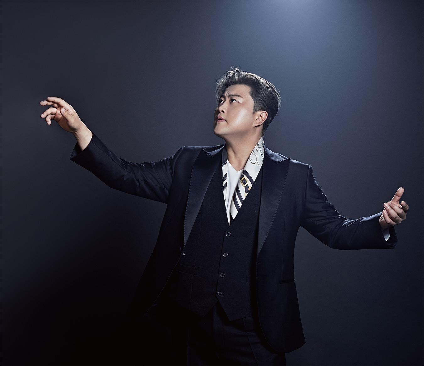 별이 잠든 숲의 숨결, 꽃잎에 맺힌 별빛의 교향곡…<b>김호중</b>의 '쏜살'