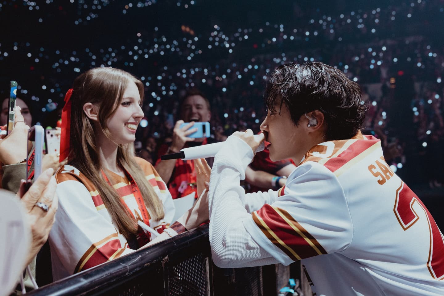 방탄소년단 제이홉, 월드투어 美샌안토니오 공연 매진 성료...팬들, 대형 벽화·한국 문화 행사로 환영 / 제이홉 인스타그램