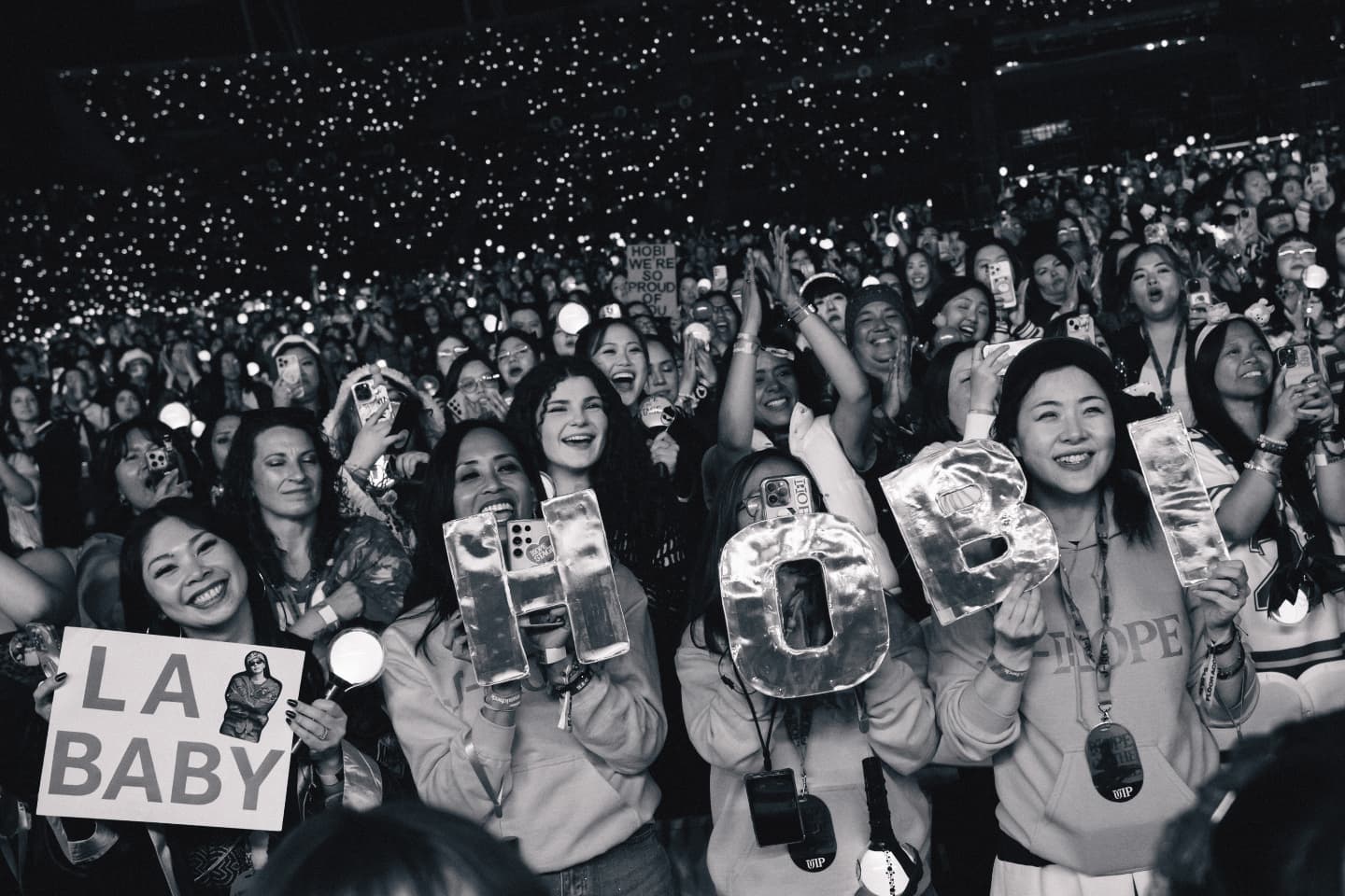 방탄소년단 제이홉 ‘아시아 솔로가수 최초’ 美 스타디움 공연, '나이·성별·국경 넘어' 모인 4만6천 관객 대축제 / 월드투어_LA_관객